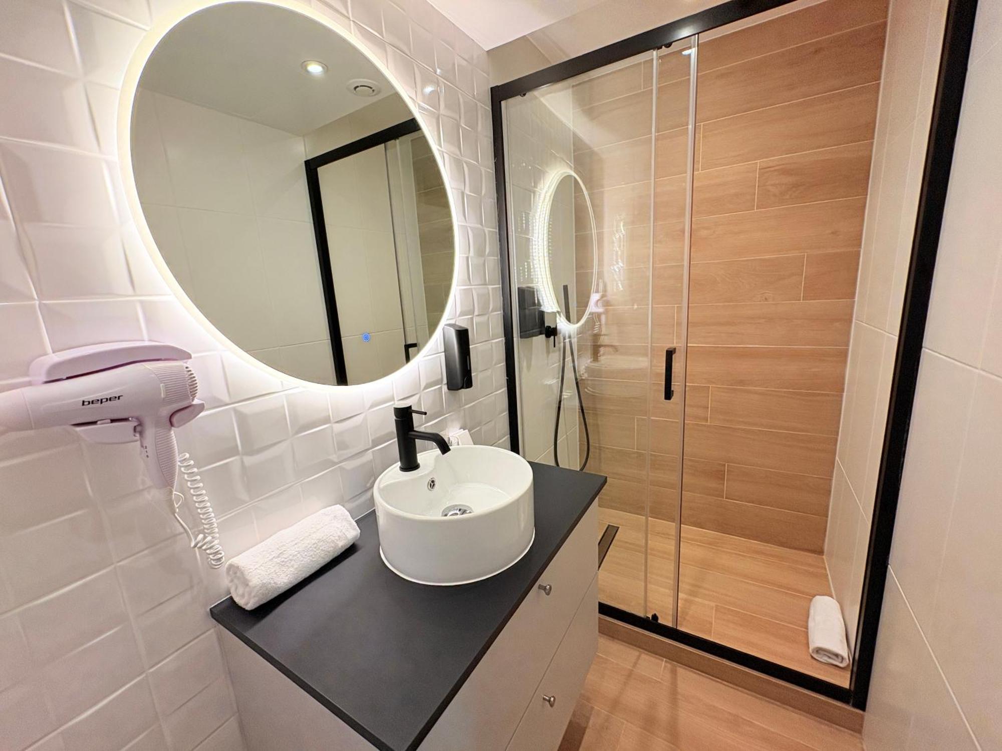 Moret Art Flats Trendy East