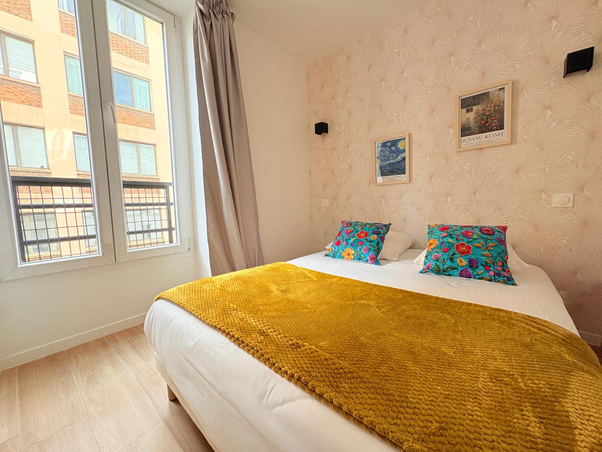 Moret Art Flats Trendy East