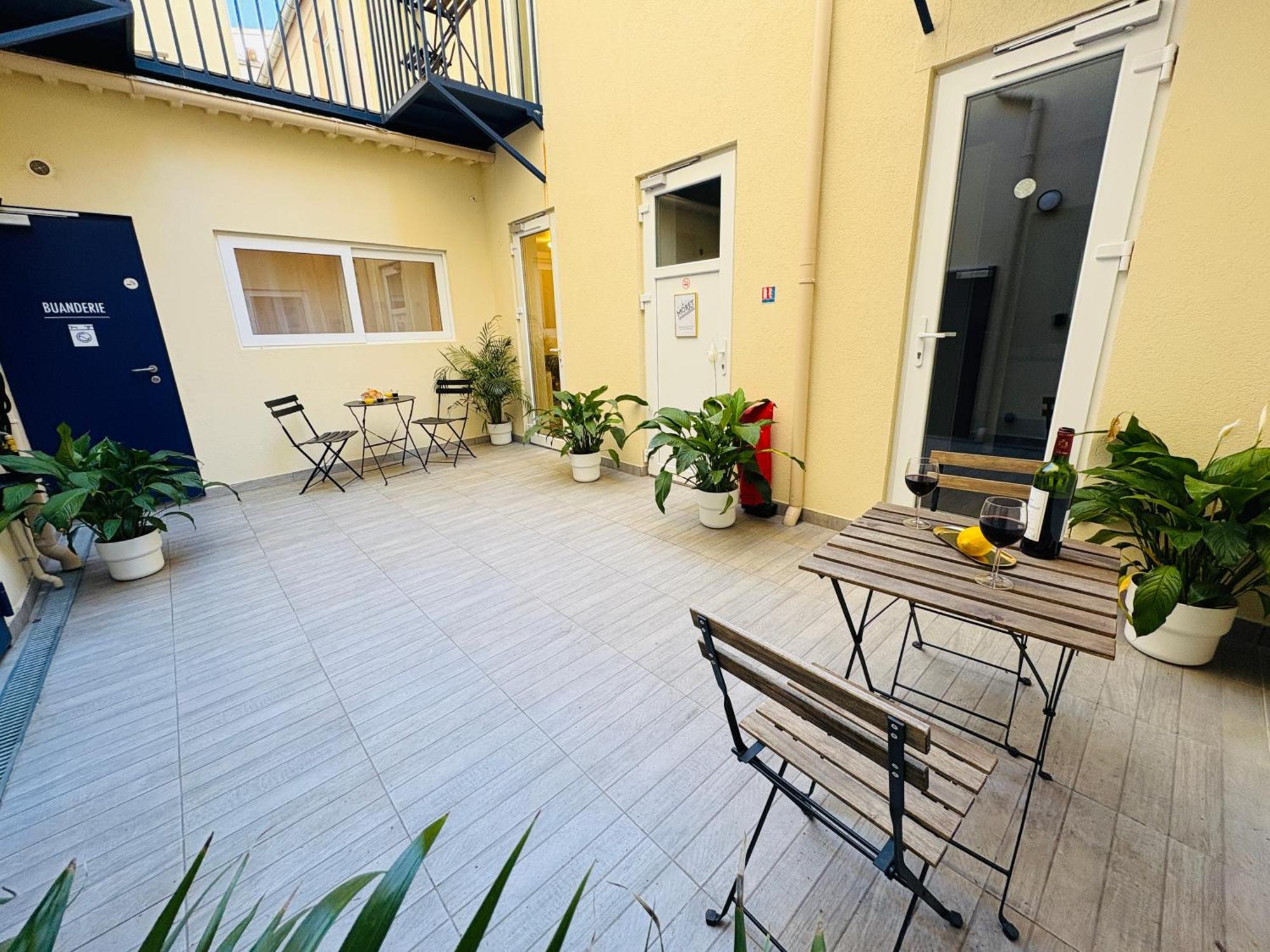 Moret Art Flats Trendy East Aparthotel *