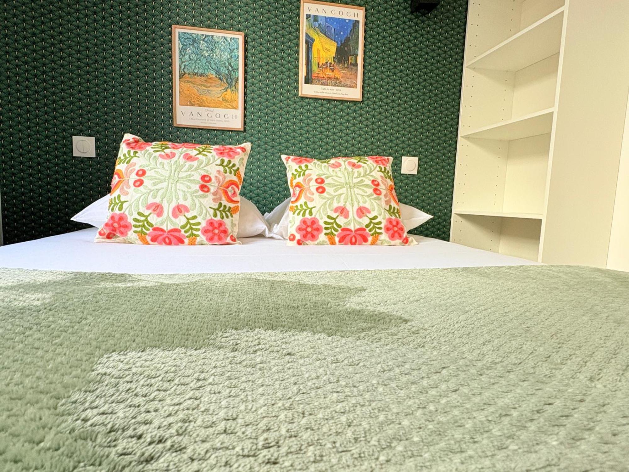 Moret Art Flats Trendy East *